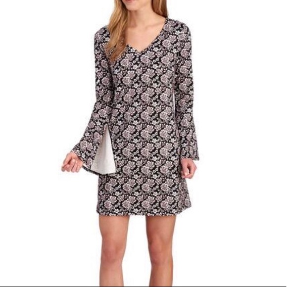 💖SOLD💖Nordstrom Robbie Bee Bell Sleeve Knit Shift Dress - Picture 4 of 8